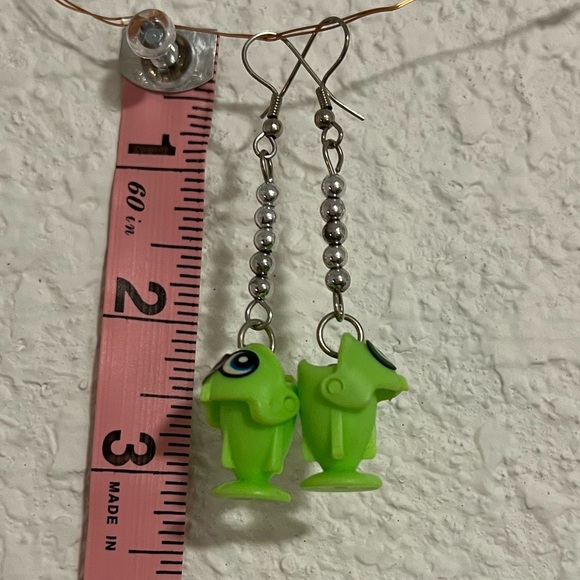 Green “Let’s Go Fishing” Dangly Earrings - Picture 1 of 2